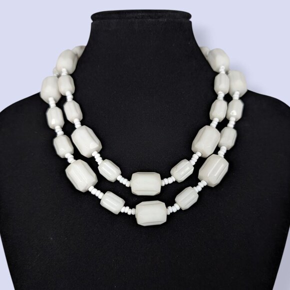 (2/$20) Vintage 2-Strand White Beaded Necklace - Picture 1 of 5